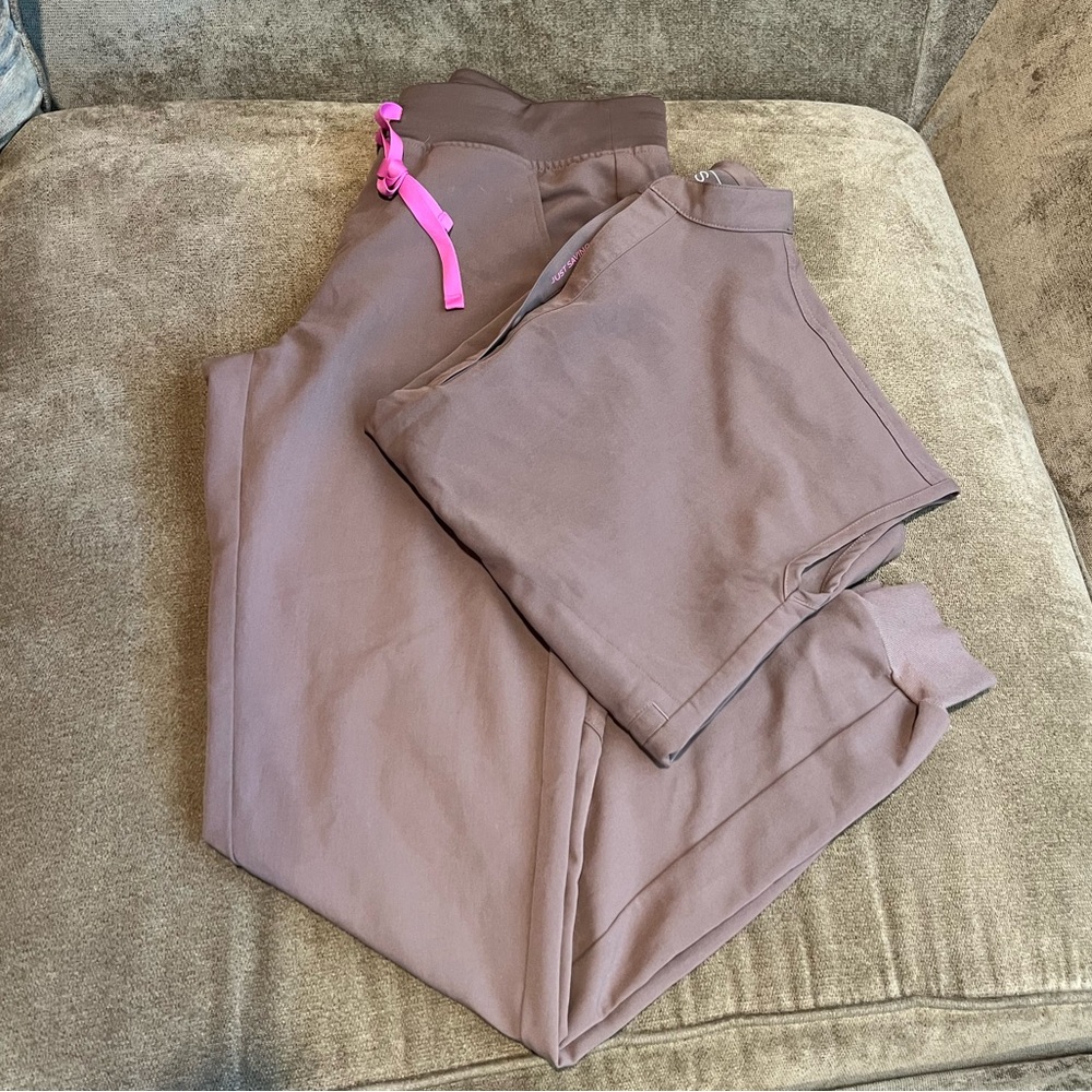 Figs XS Tall Zamora and S Rafaela top